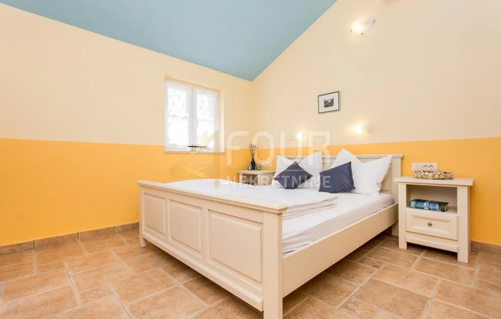 otok krk, dobrinj - okolica, kvalitetna vila s bazenom - slika 15