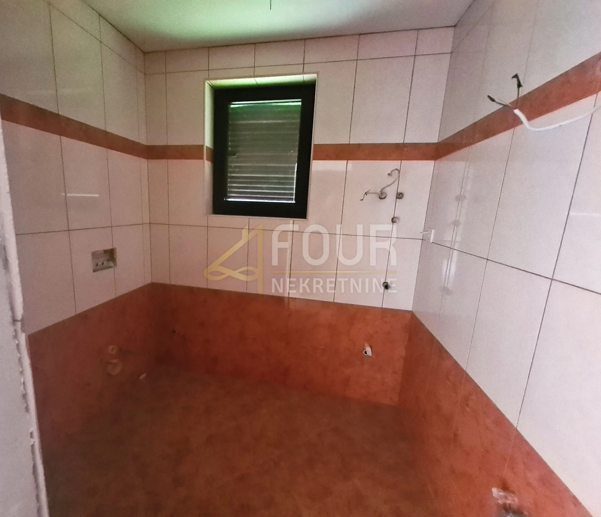 otok krk, dobrinj - okolica, kuća s 4 stana, 225.96m2, okućnica - slika 7