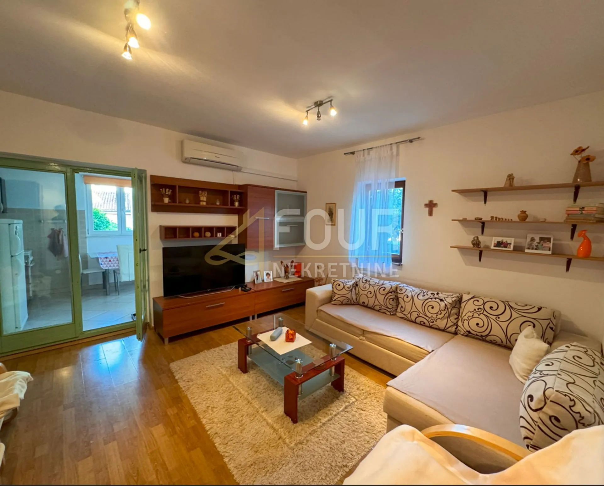 Istra, Novigrad, 1s+db, 44m2, terasa i okućnica