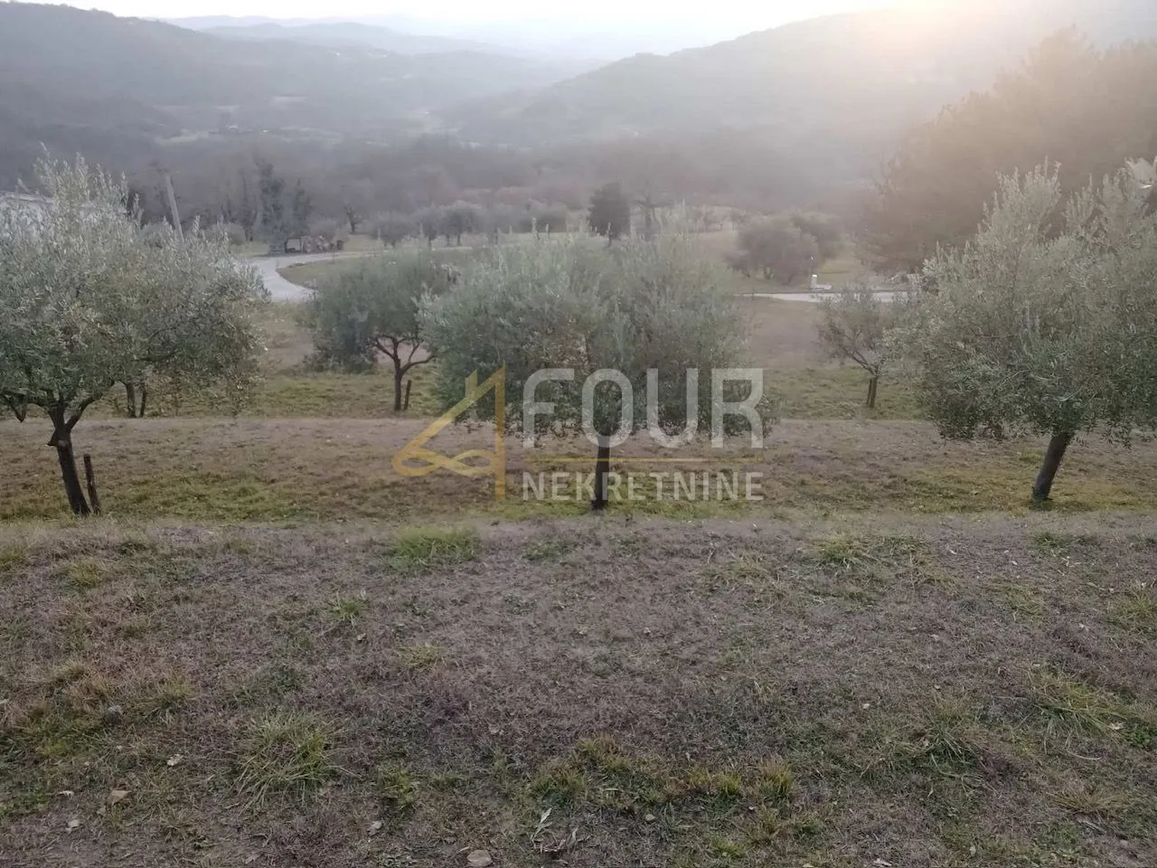 istra, buzet - okolica, građevinsko zemljište 2.744m2 - slika 2