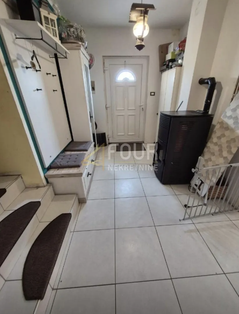 mavrinci, 230m2, samostojeća kuća - 3 stana - slika 18