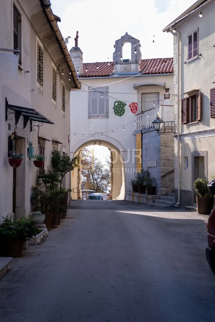 kastav - stara jezgra, uređena kuća s okućnicom - slika 36