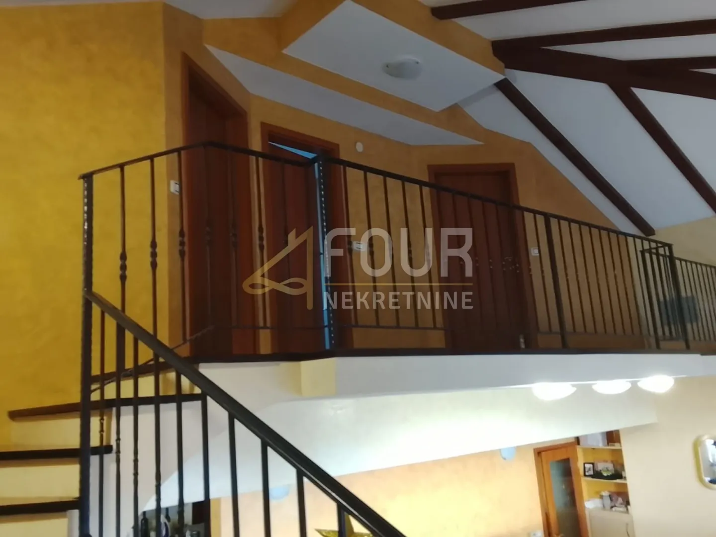 kastav, dvojna kuća, 300m2 - slika 9