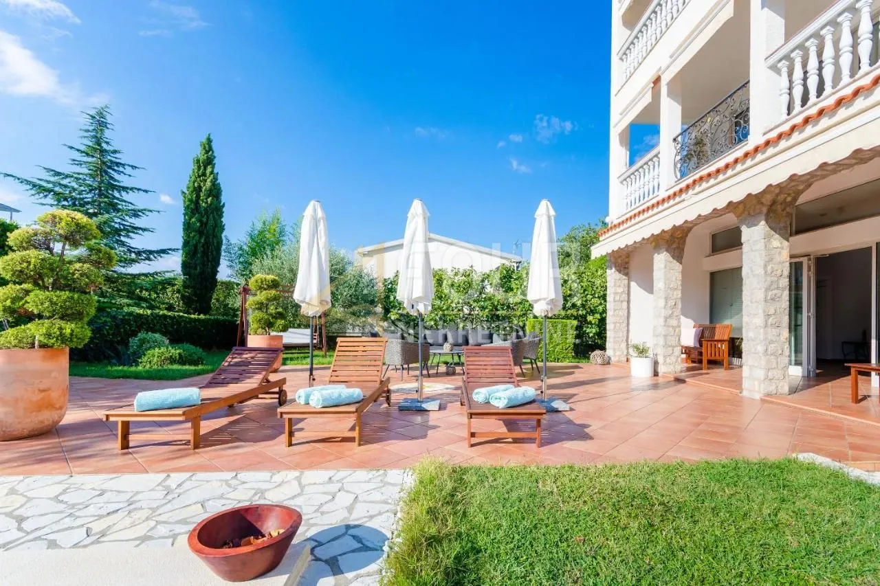 otok krk, malinska, kuća s bazenom i 9 apartmana - slika 6