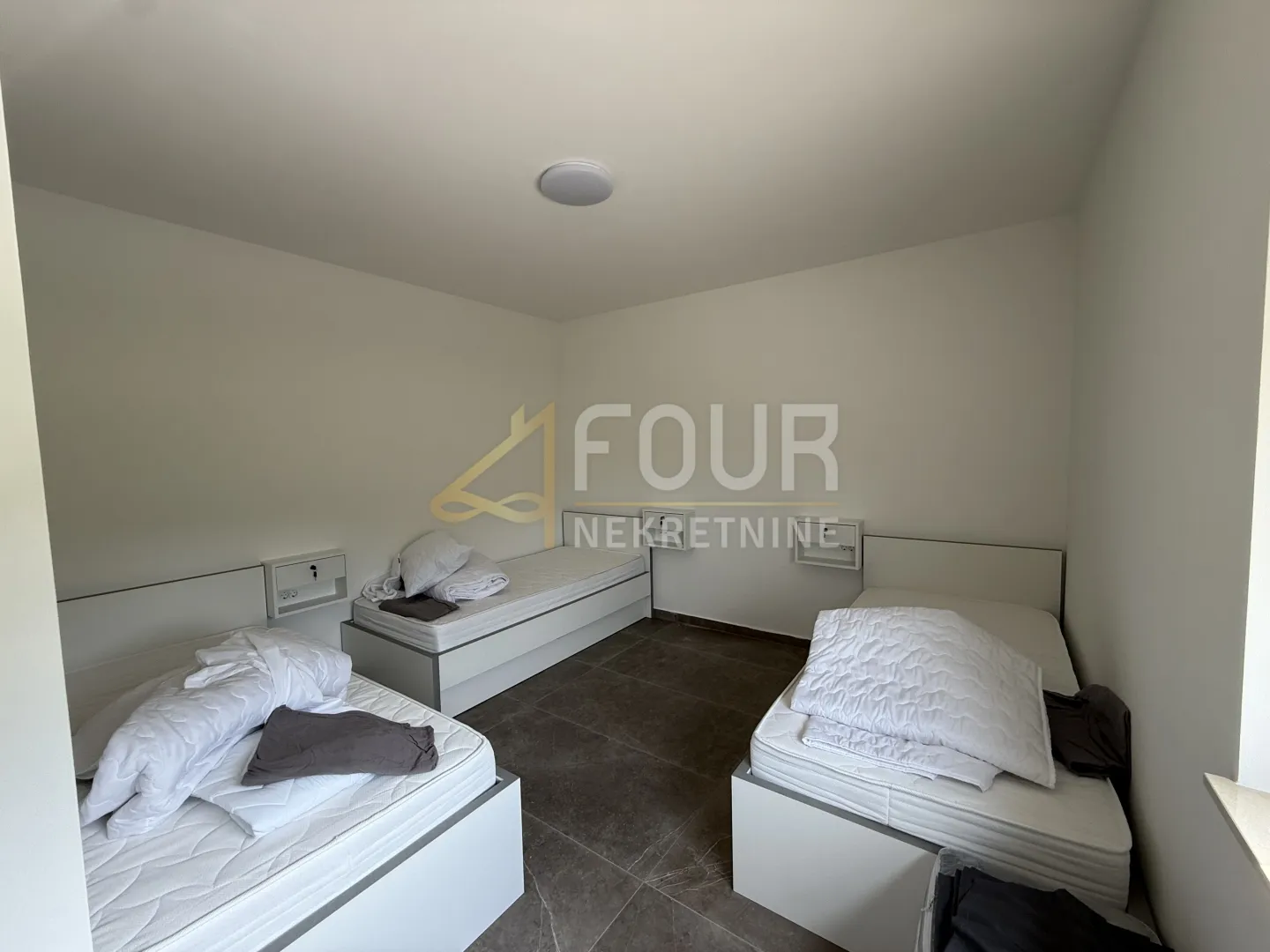 istra, sveti lovreč - okolica, kuća 346m2, balkon, terasa - slika 13