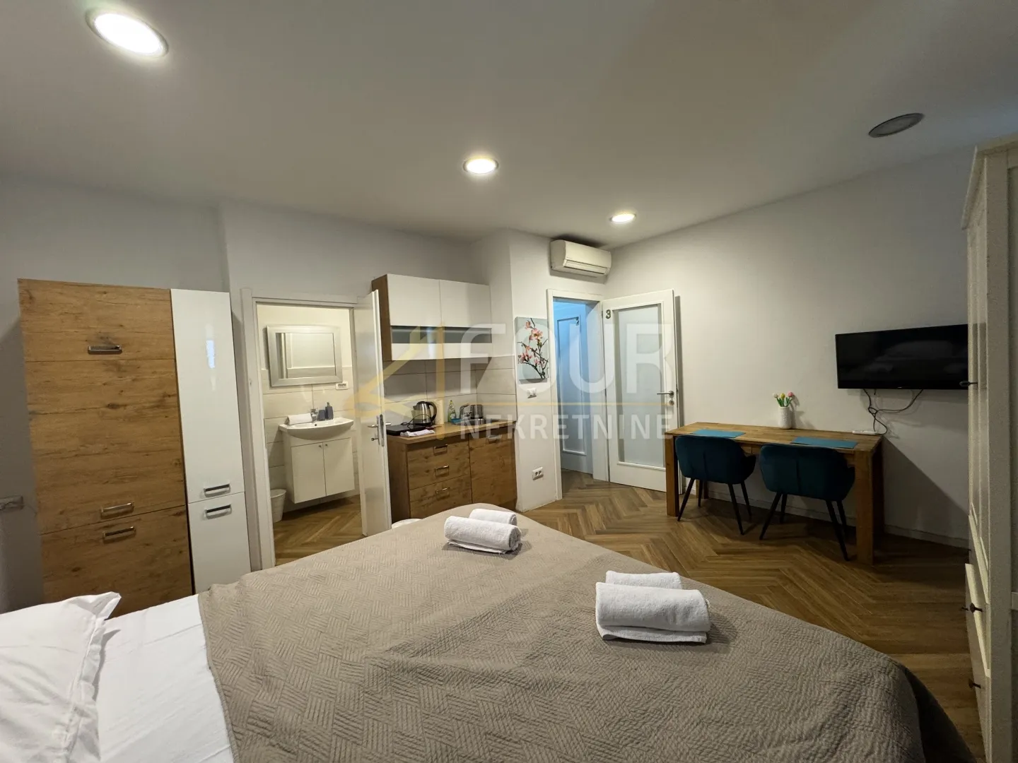 istra, pula - centar, 95.47m2 u naravi 3 apartmana - slika 3