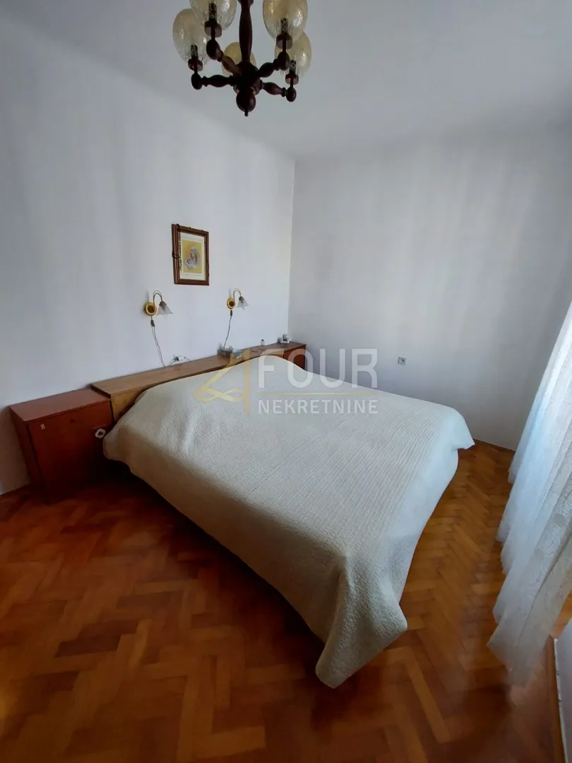 mali lošinj - centar, dvije kamene starine blizu mora - slika 11