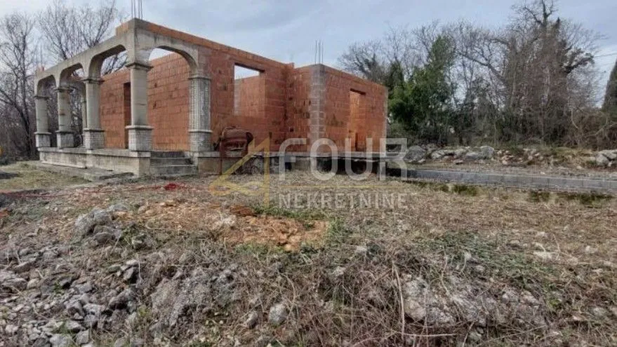 Otok Krk, Dobrinj - okolica, zemljište 416m2 sa započetom gradnjom
