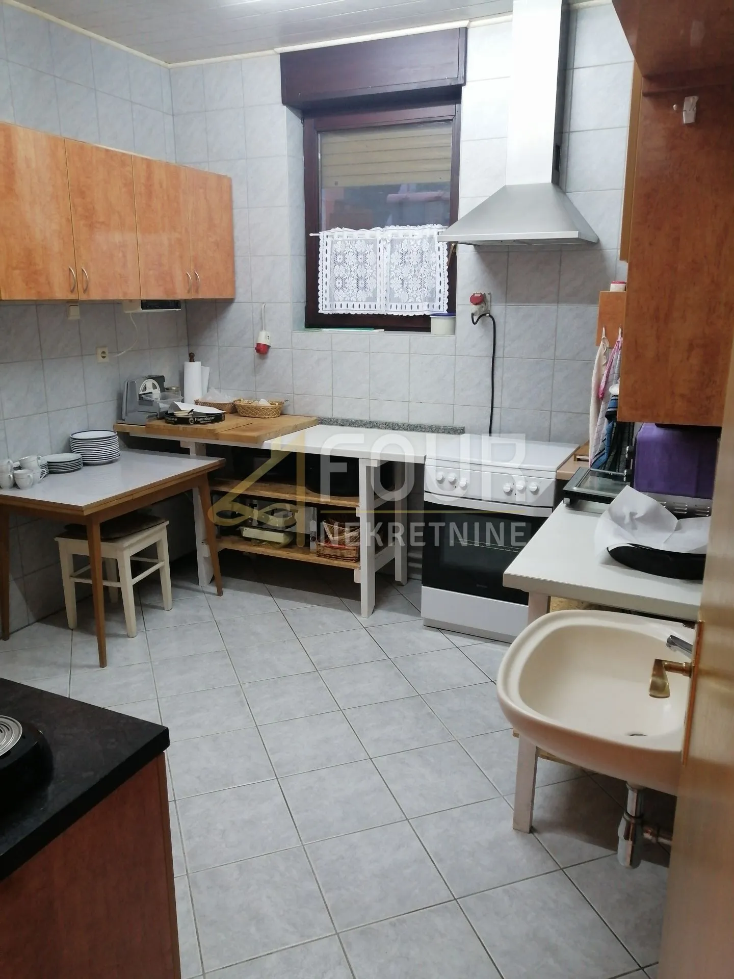 gorski kotar, brod na kupi, kuća 400m2 s velikom okućnicom - slika 8