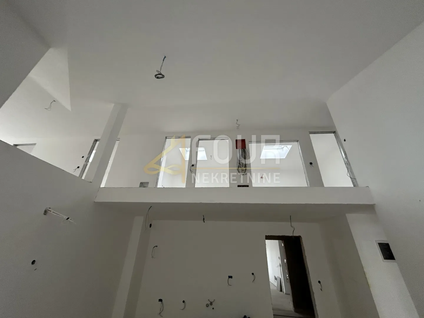 istra, poreč, kvalitetna novogradnja, dvoetažni stan 4s+db - slika 2