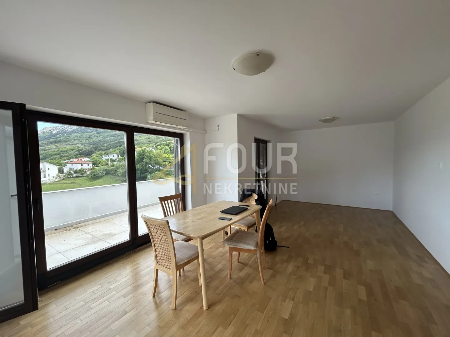 otok krk, baška - okolica, 108.28m2, 3s+db, bazen na korištenje - slika 8