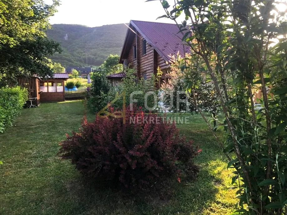 Plitvička jezera - okolica, kuća s 3 stana