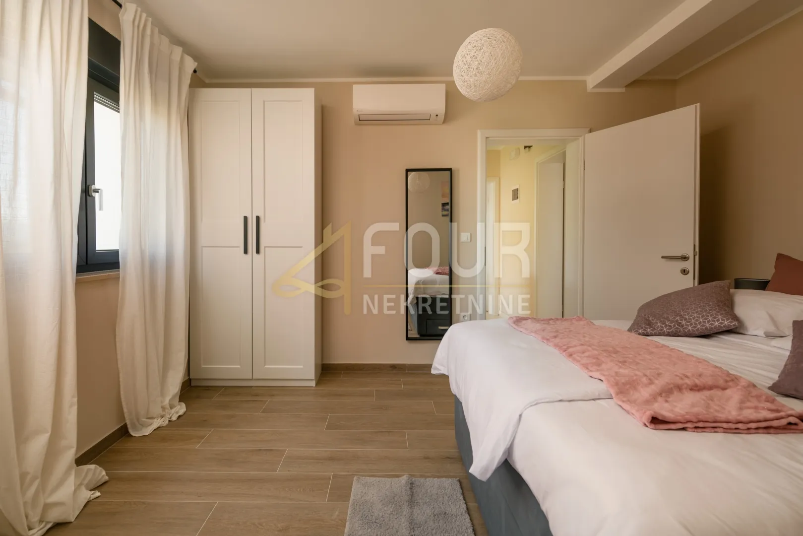 istra, krnica, samostojeća vila s bazenom, pogled na more - slika 16