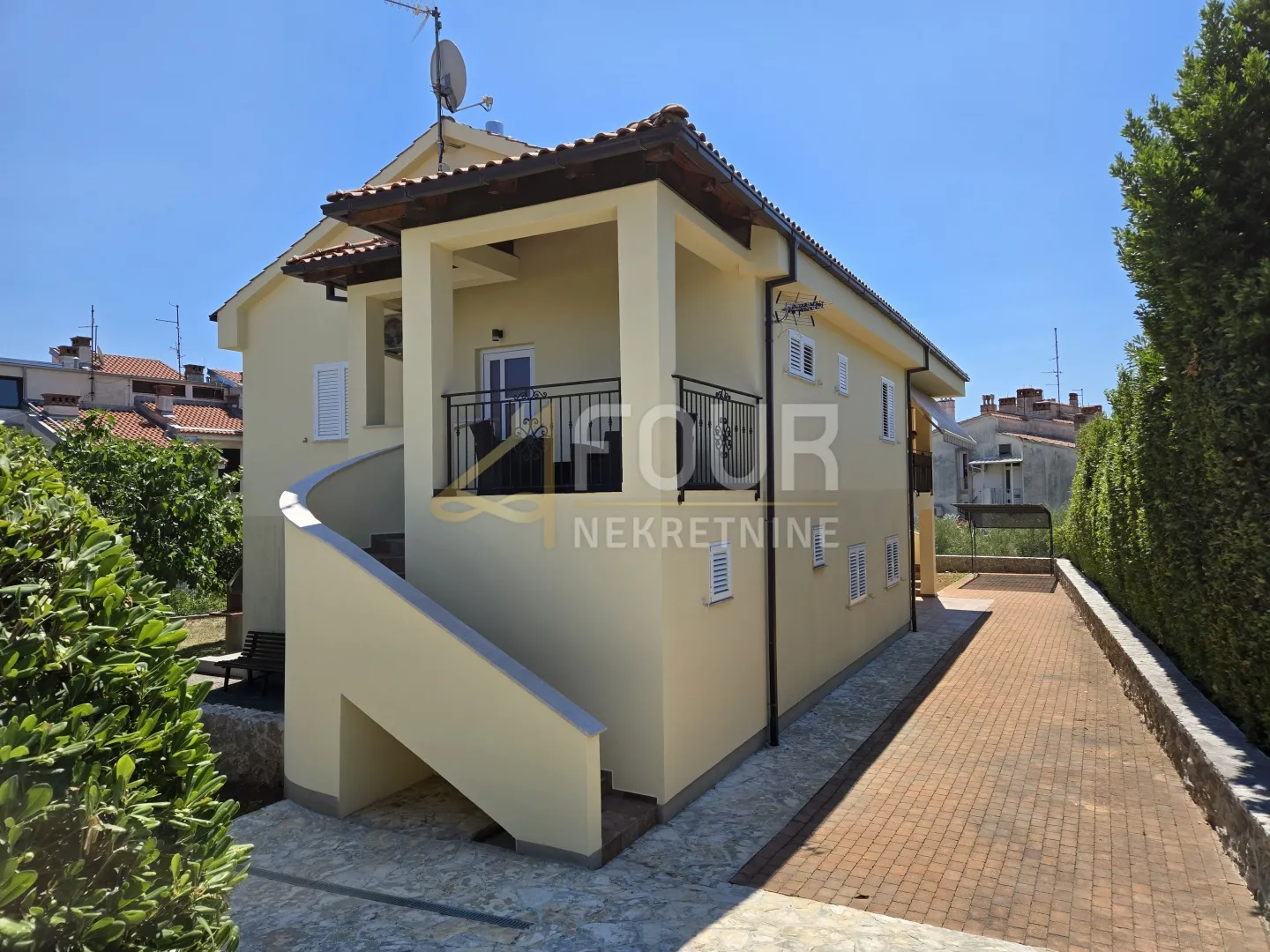 Otok Krk, 2s+db, 194.2m2, terasa, balkon, garaža