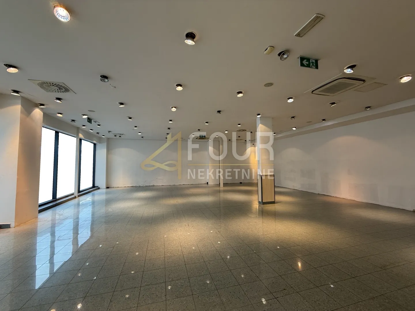 zakup, istra, pula, centar, poslovni prostor, 242m2 - slika 1