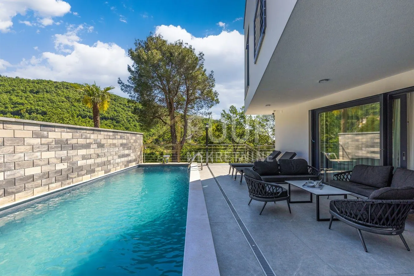 Mošćenička Draga, luksuzni višeetažni stan, 221.20m2, 3s+db, bazen, sauna