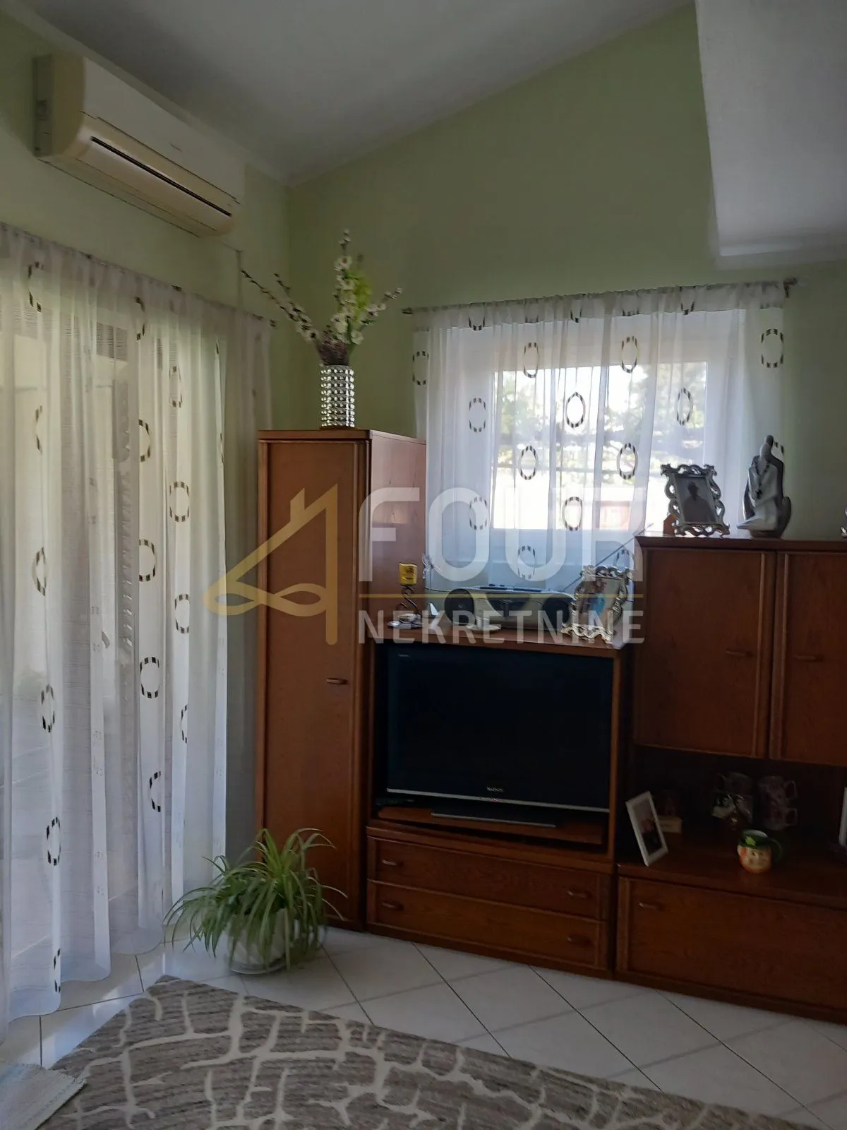 istra, pula, kuća s garažom, dodatnim apartmanom i dvorištem - slika 23