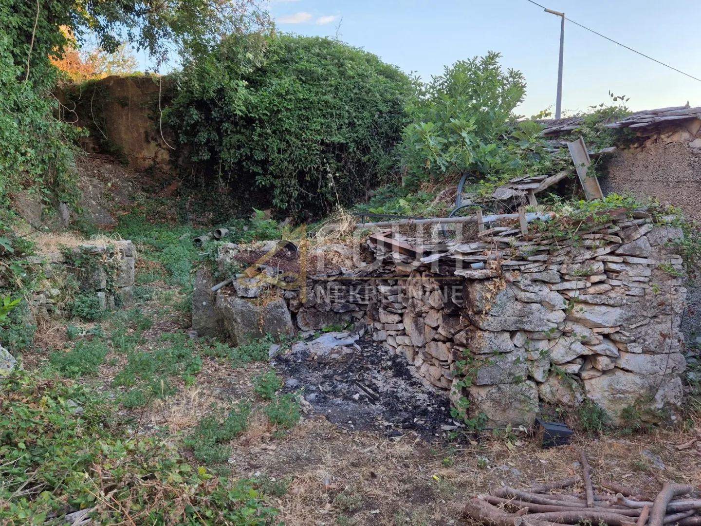 otok brač, nerežišće, stara kamena kuća 122m2 - slika 5