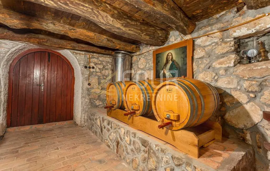 otok krk, dobrinj, samostojeća vila s bazenom - slika 18