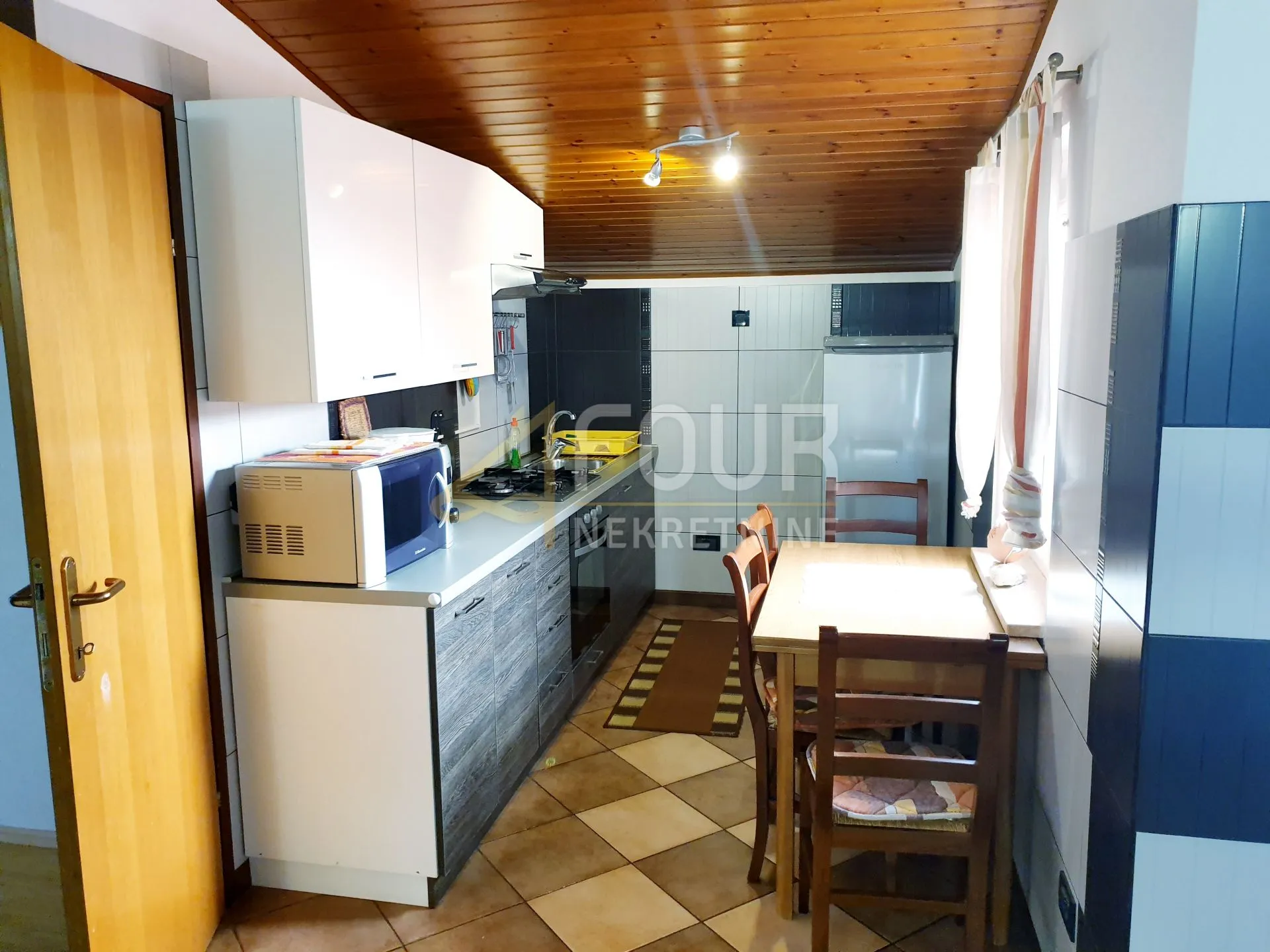 ista, rovinj, etaža s dva stana, 122m2, terasa i balkon - slika 3