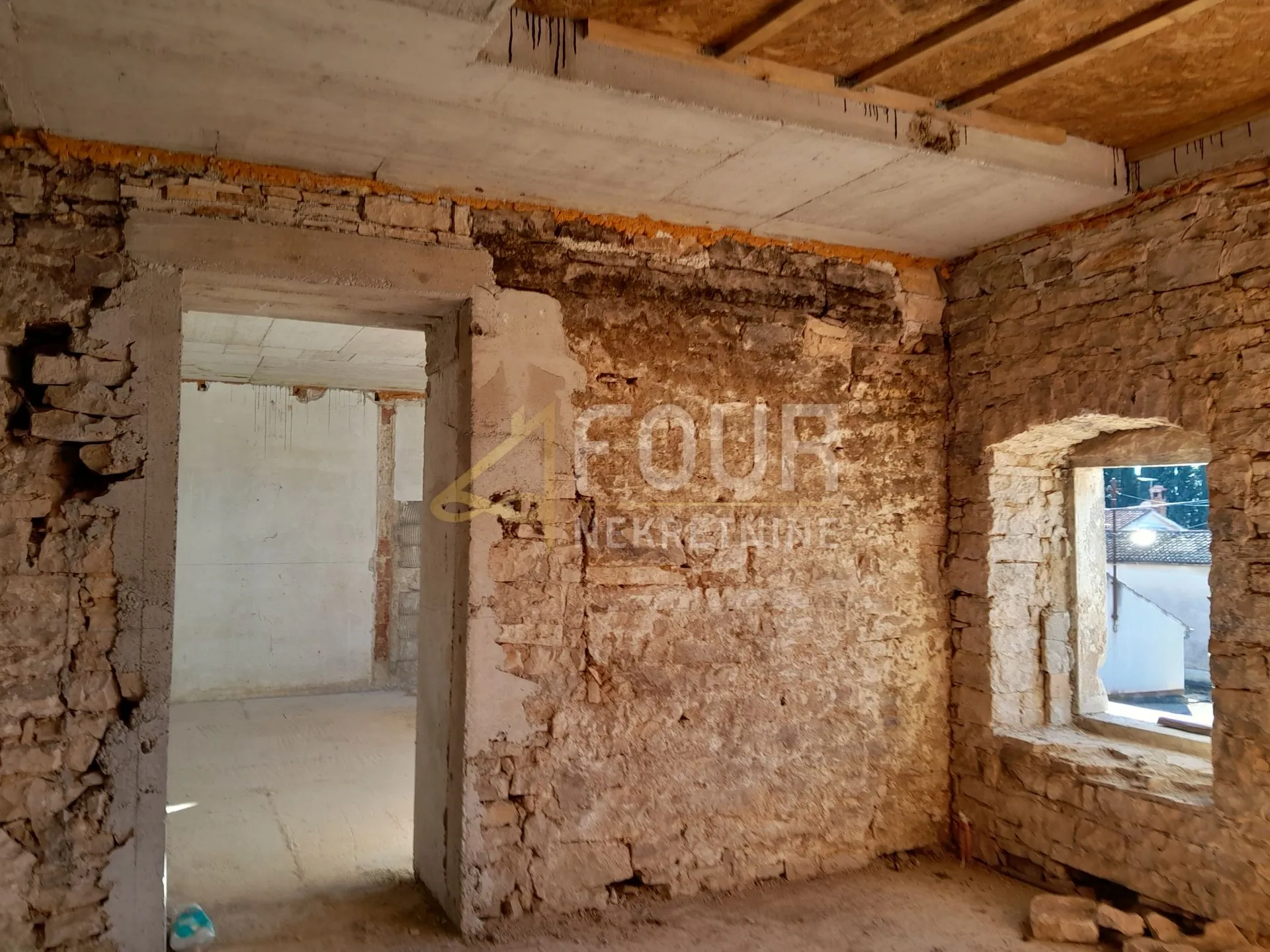 istra, kanfanar, kuća 240m2, okućnica - slika 7