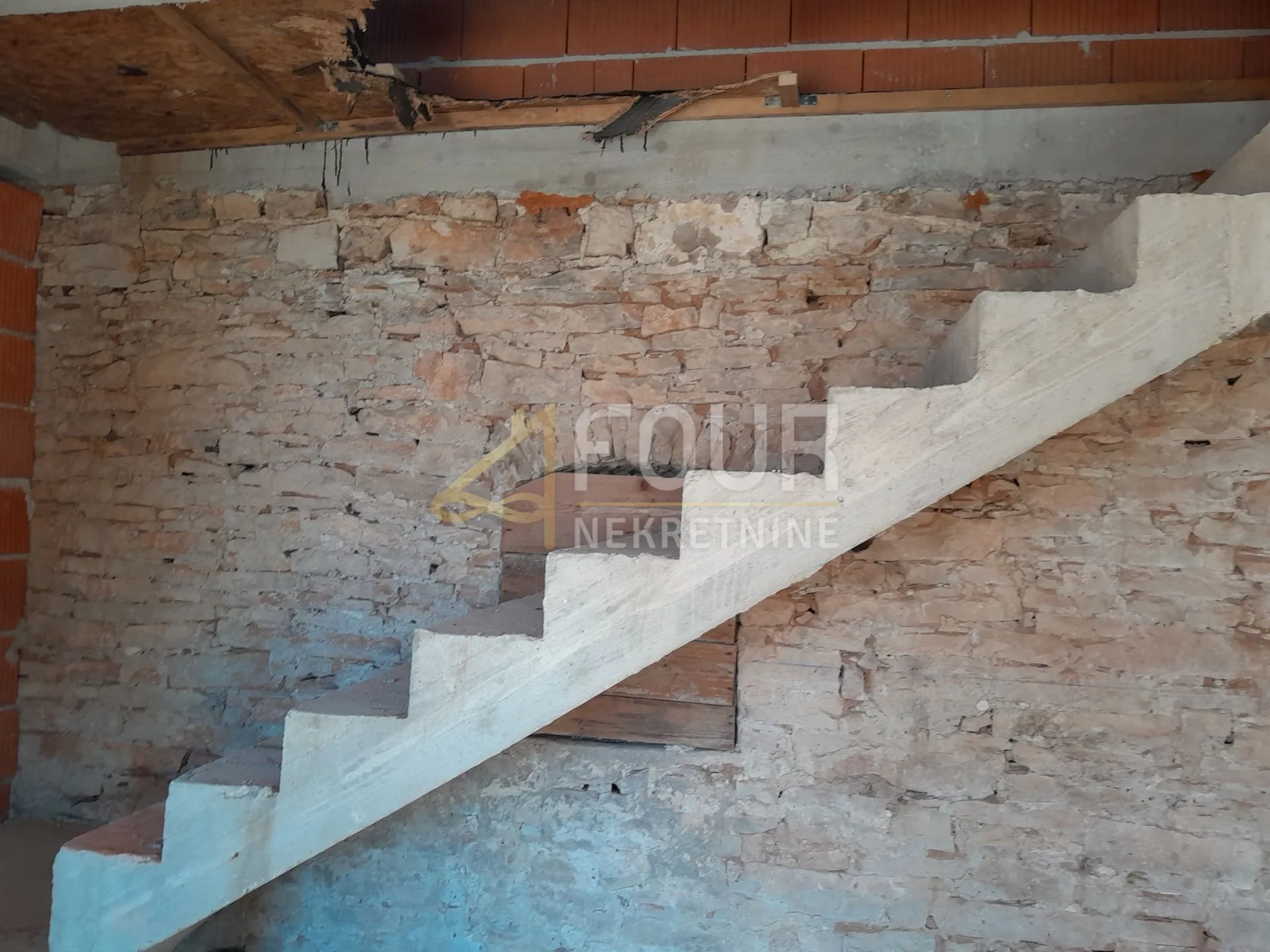 istra, kanfanar, kuća 240m2, okućnica - slika 4