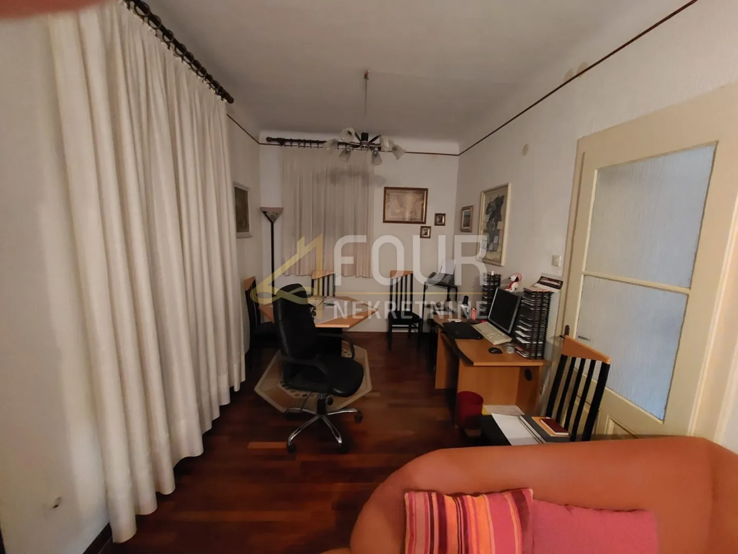 mali lošinj - centar, dvije kamene starine blizu mora - slika 7