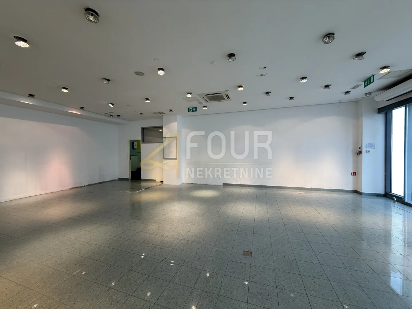 zakup, istra, pula, centar, poslovni prostor, 242m2 - slika 2