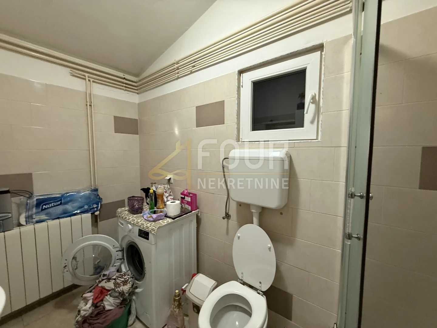 istra, pula, kuća s garažom, dodatnim apartmanom i dvorištem - slika 17