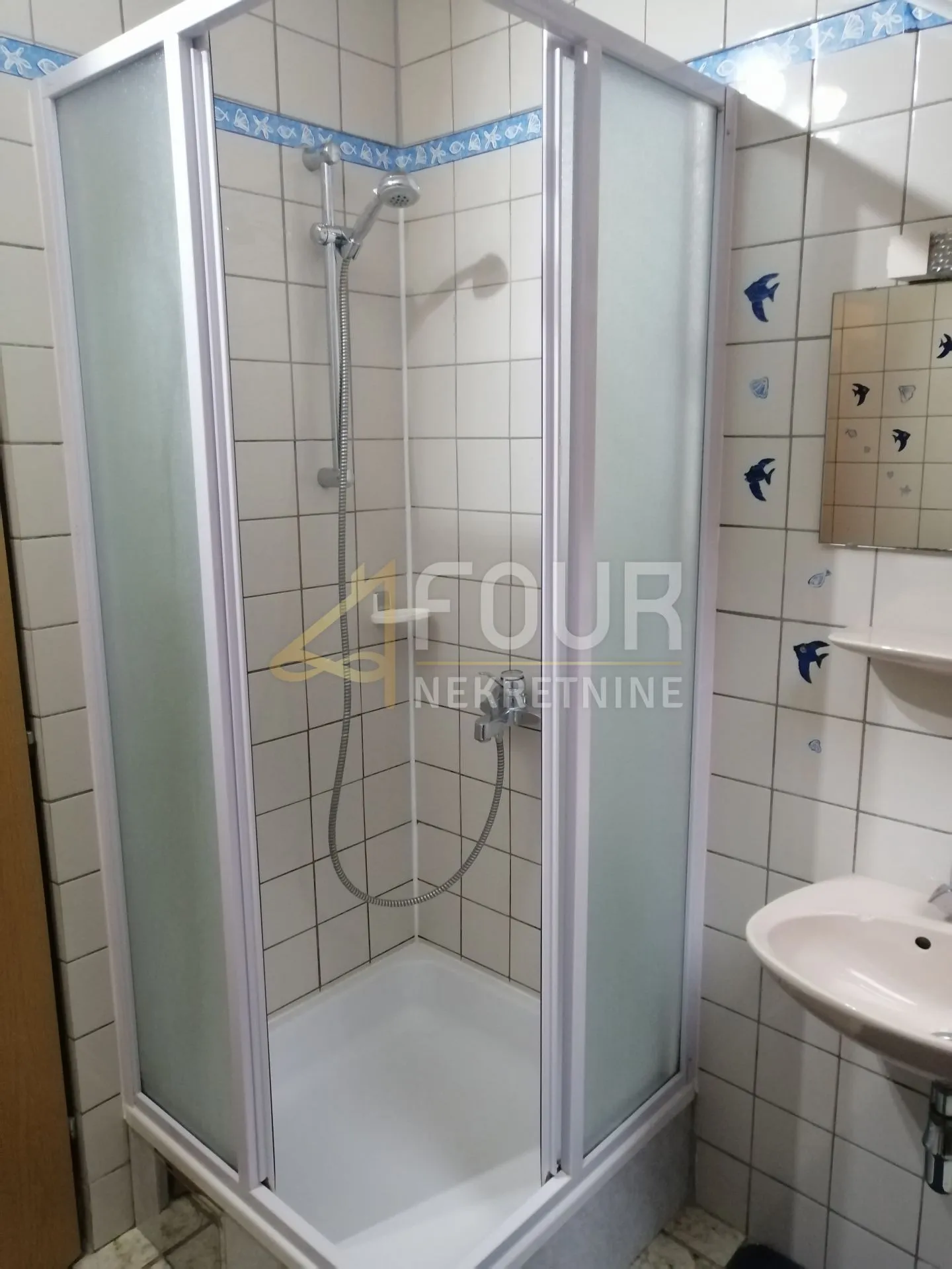 gorski kotar, brod na kupi, kuća 400m2 s velikom okućnicom - slika 26