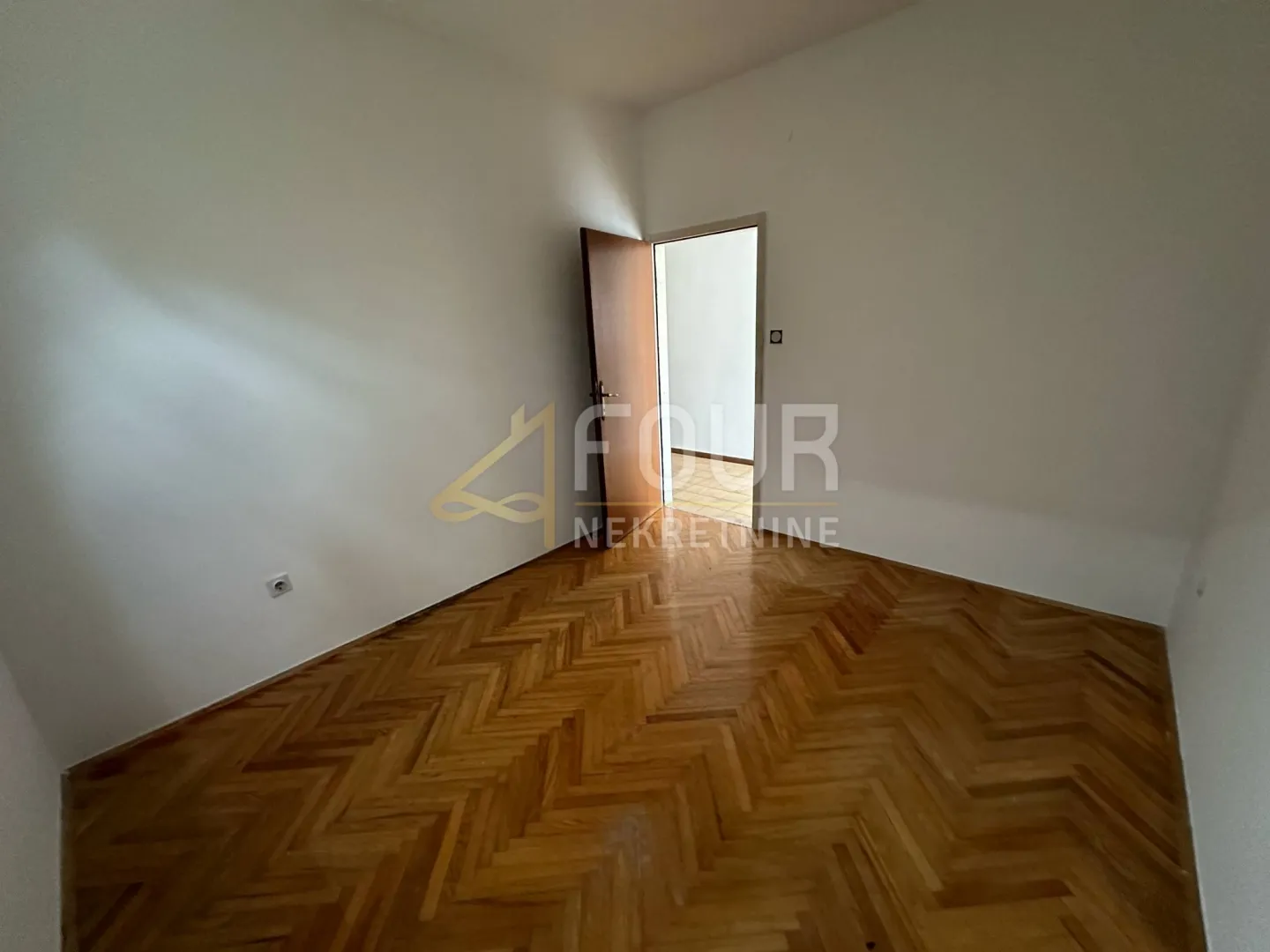 istra, poreč - centar, 71.20m2, 2s+db, okućnica 192m2 - slika 5