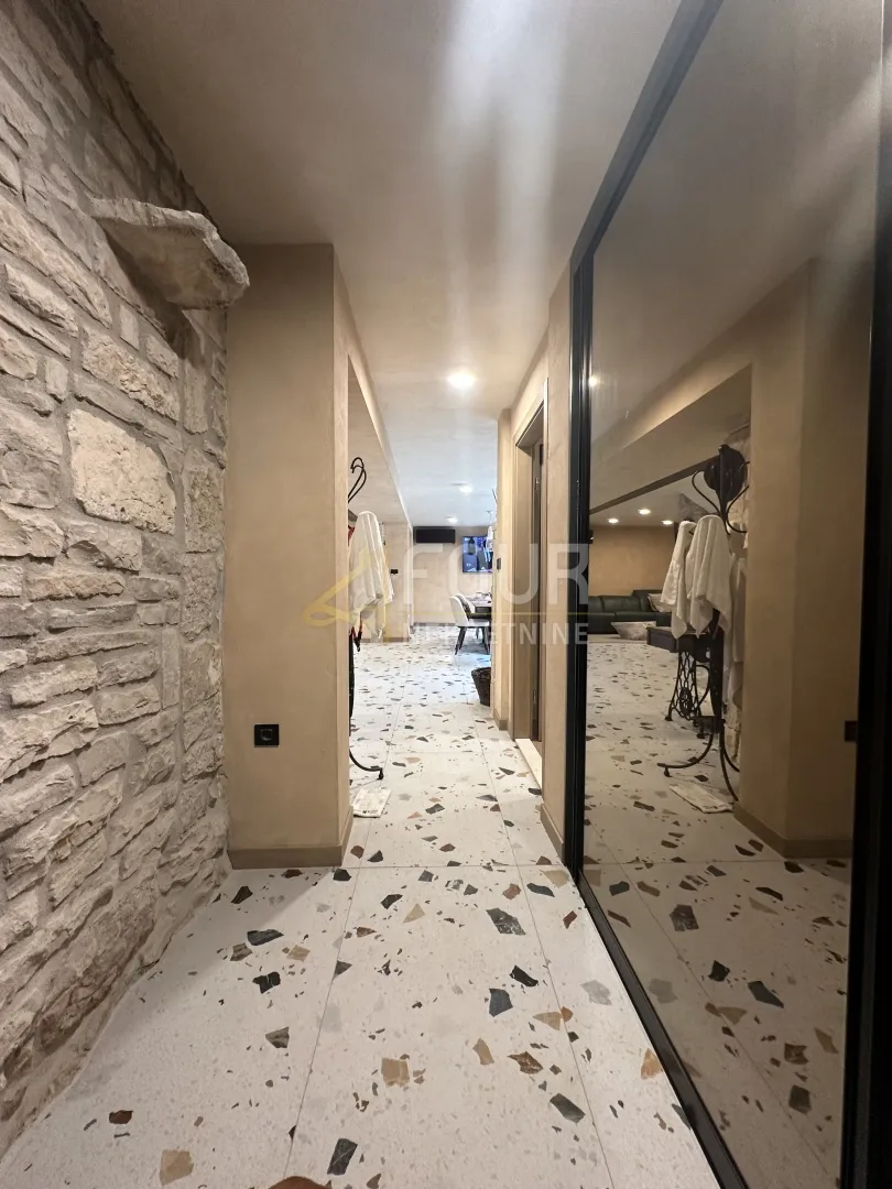 istra, buje, kaštel - okolica, kamena vila s bazenom - slika 25