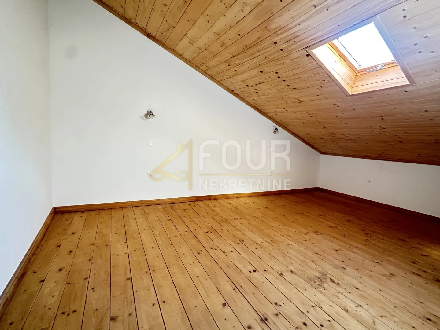 pula, monte zaro, dvije kuće - tri stambene jedinice, 251m2 - slika 8