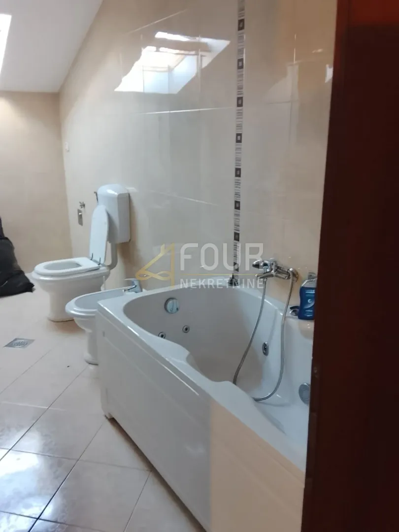 kastav, dvojna kuća, 300m2 - slika 20