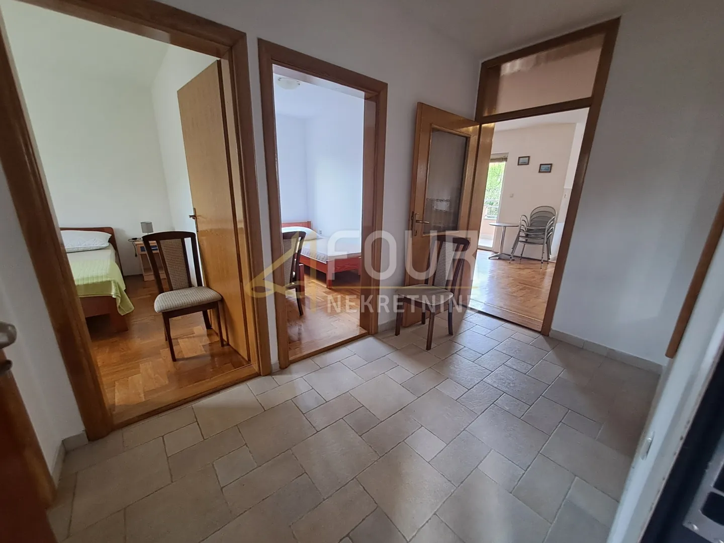 otok krk, malinska, 61m2, 2s+db, terasa, okućnica - slika 4