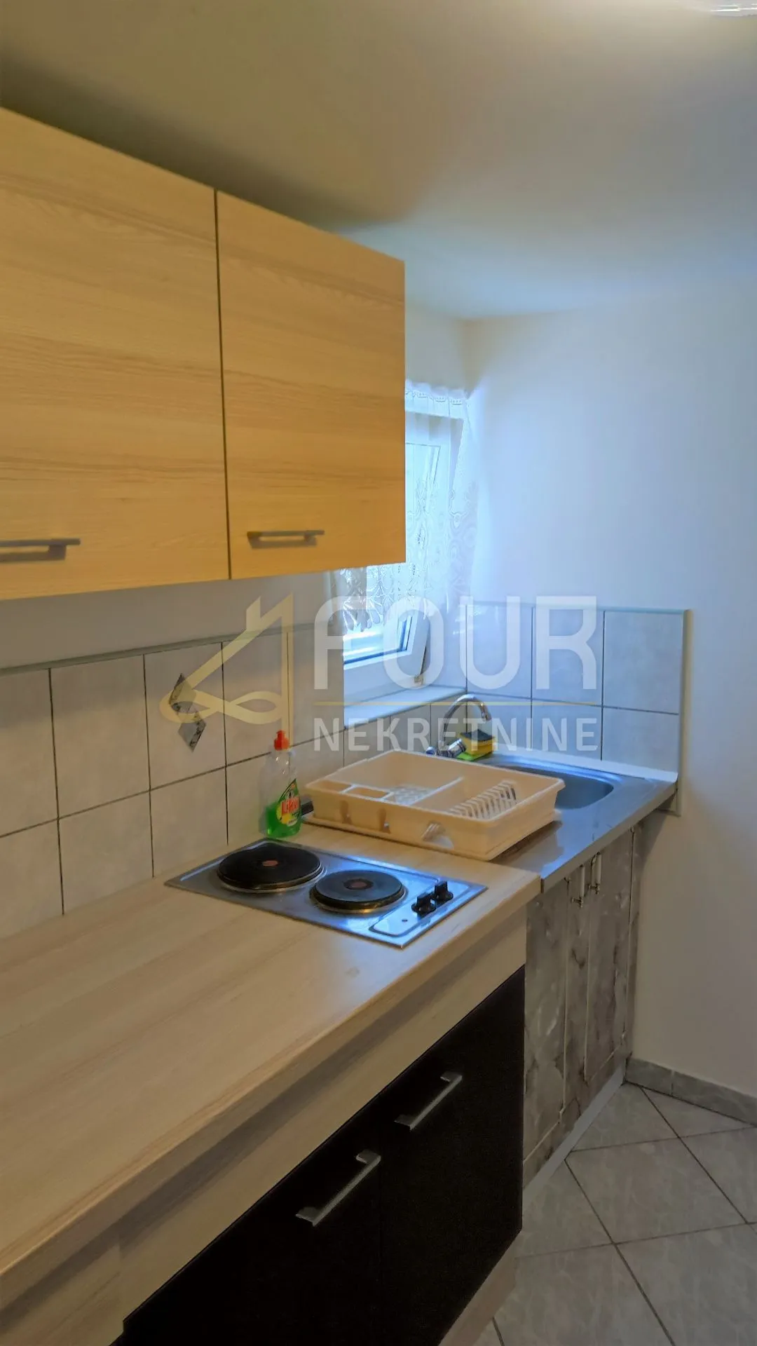 jadranovo, samostojeća kuća s 3 apartmana - slika 14