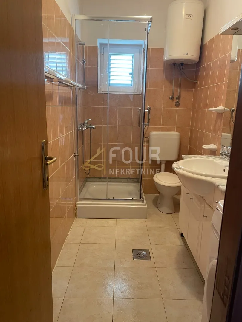 senj, samostojeća kuća s 2 apartmana, okućnica - slika 13