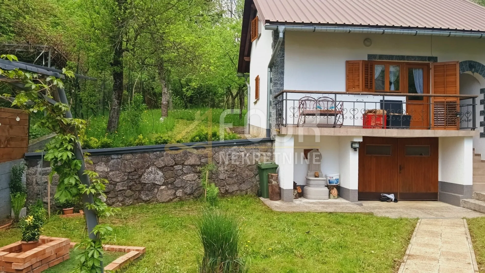 gorski kotar, okolica delnica, dvije kuće - slika 2