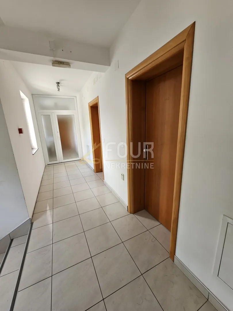 zakup, novi vinodolski, restoran 137.28m2 + skladište 77.47m2 - slika 2