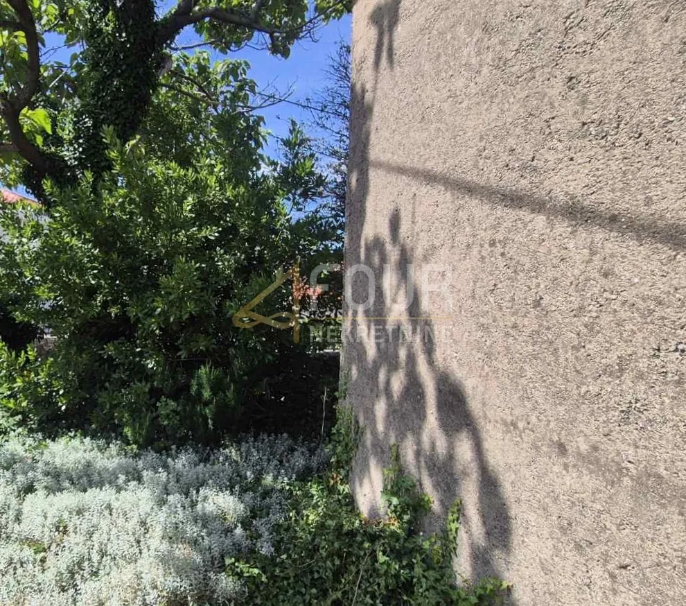 krasica, dvojna starina s dvorišnom zgradom - slika 23