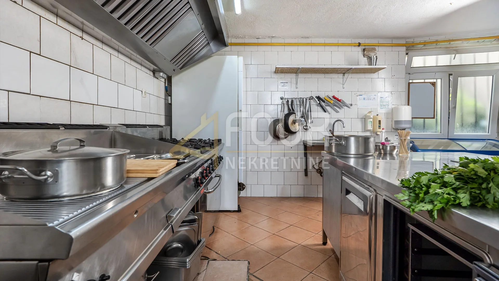 otok cres, grad cres, kuća - restoran + apartmani + stan - slika 5