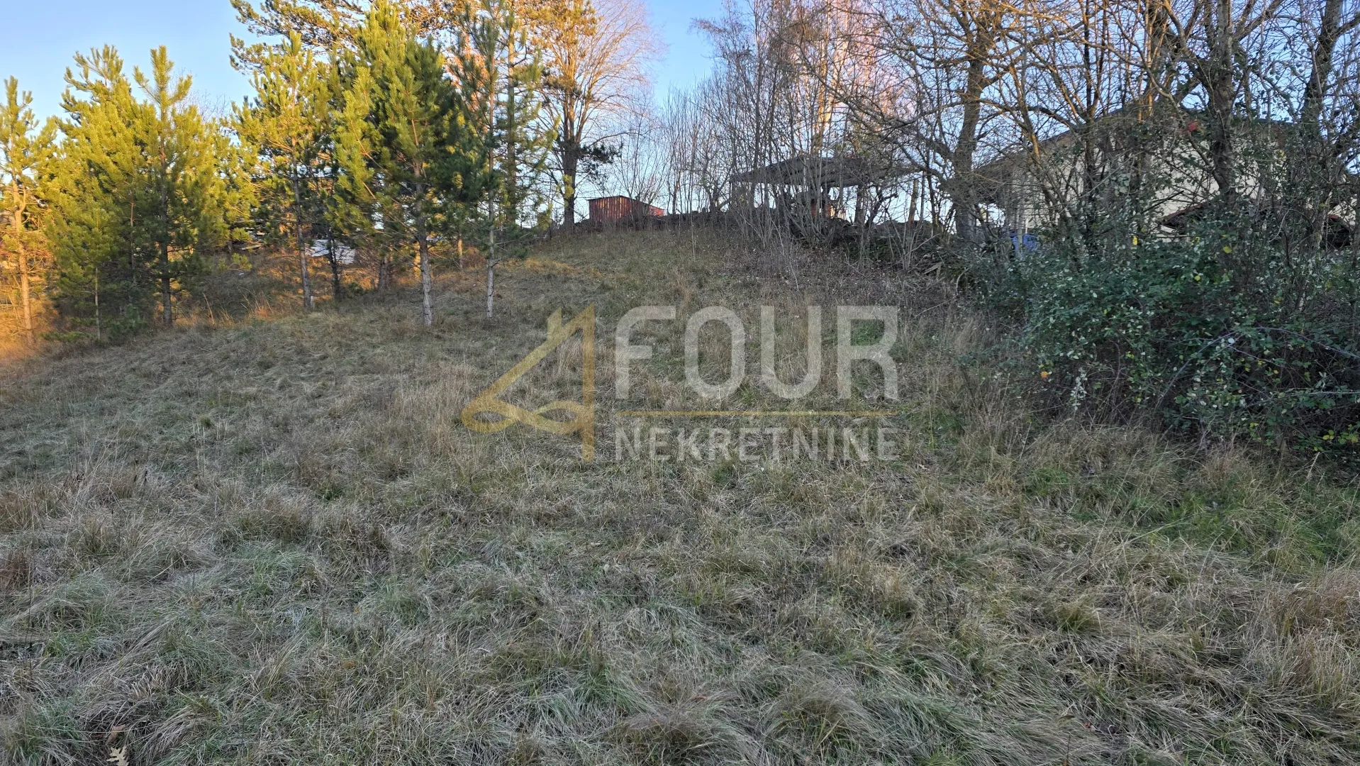 Klana, građevinsko zemljište, 829m2