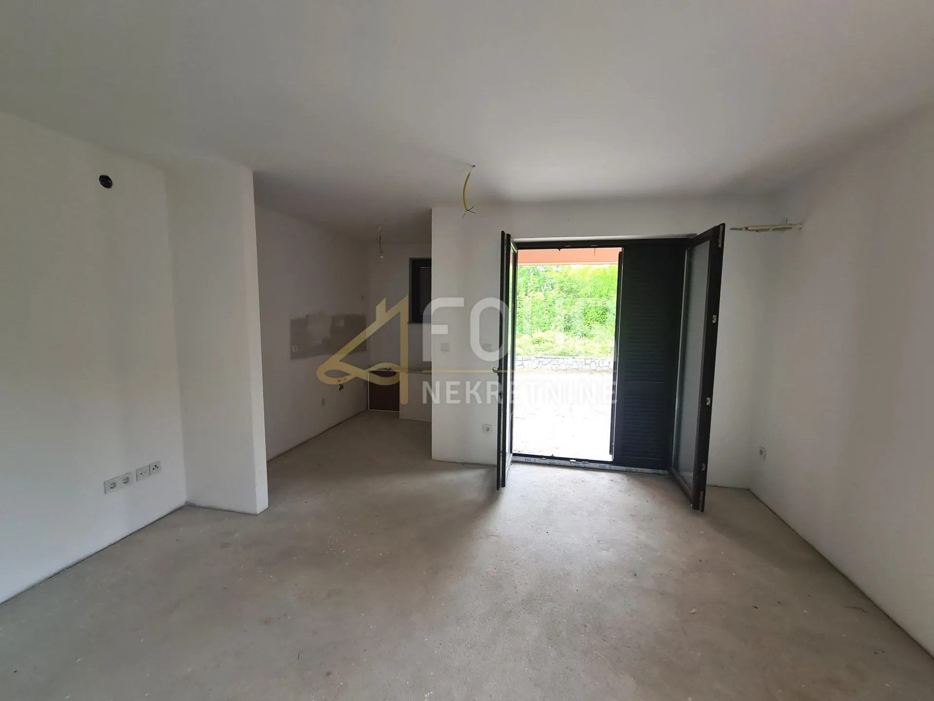 otok krk, dobrinj - okolica, kuća s 4 stana, 225.96m2, okućnica - slika 2