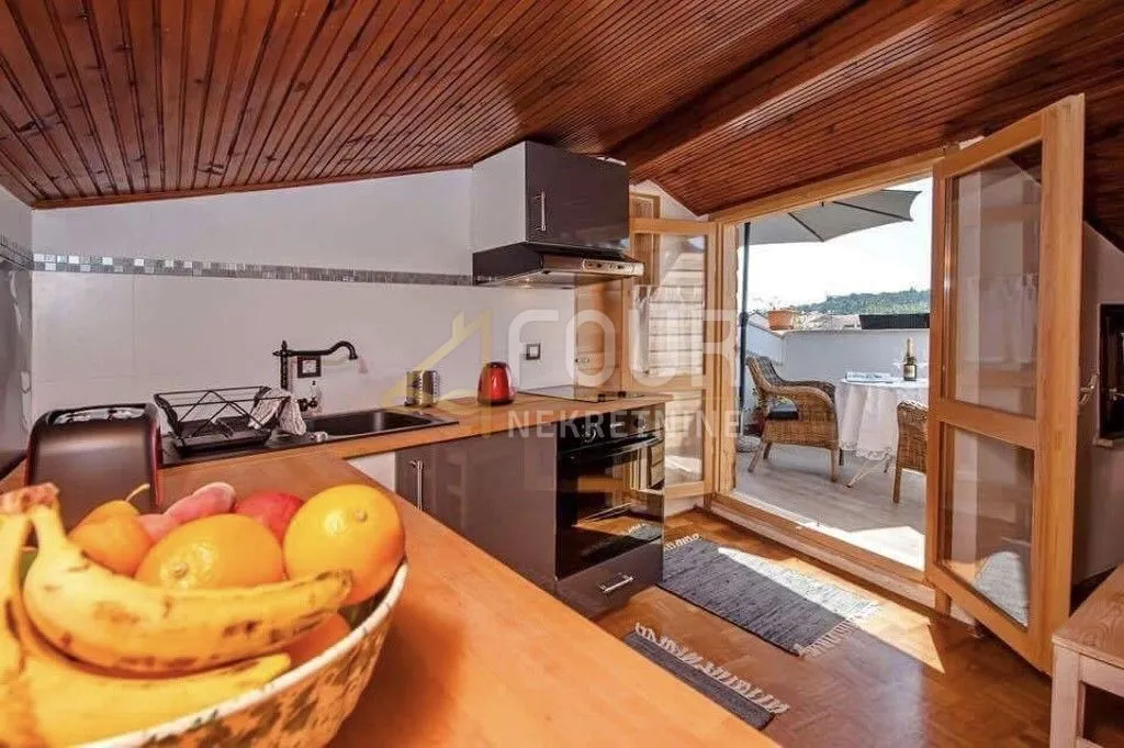 istra, rovinj, kuća u samom centru, 2 terase, pogled na more - slika 9