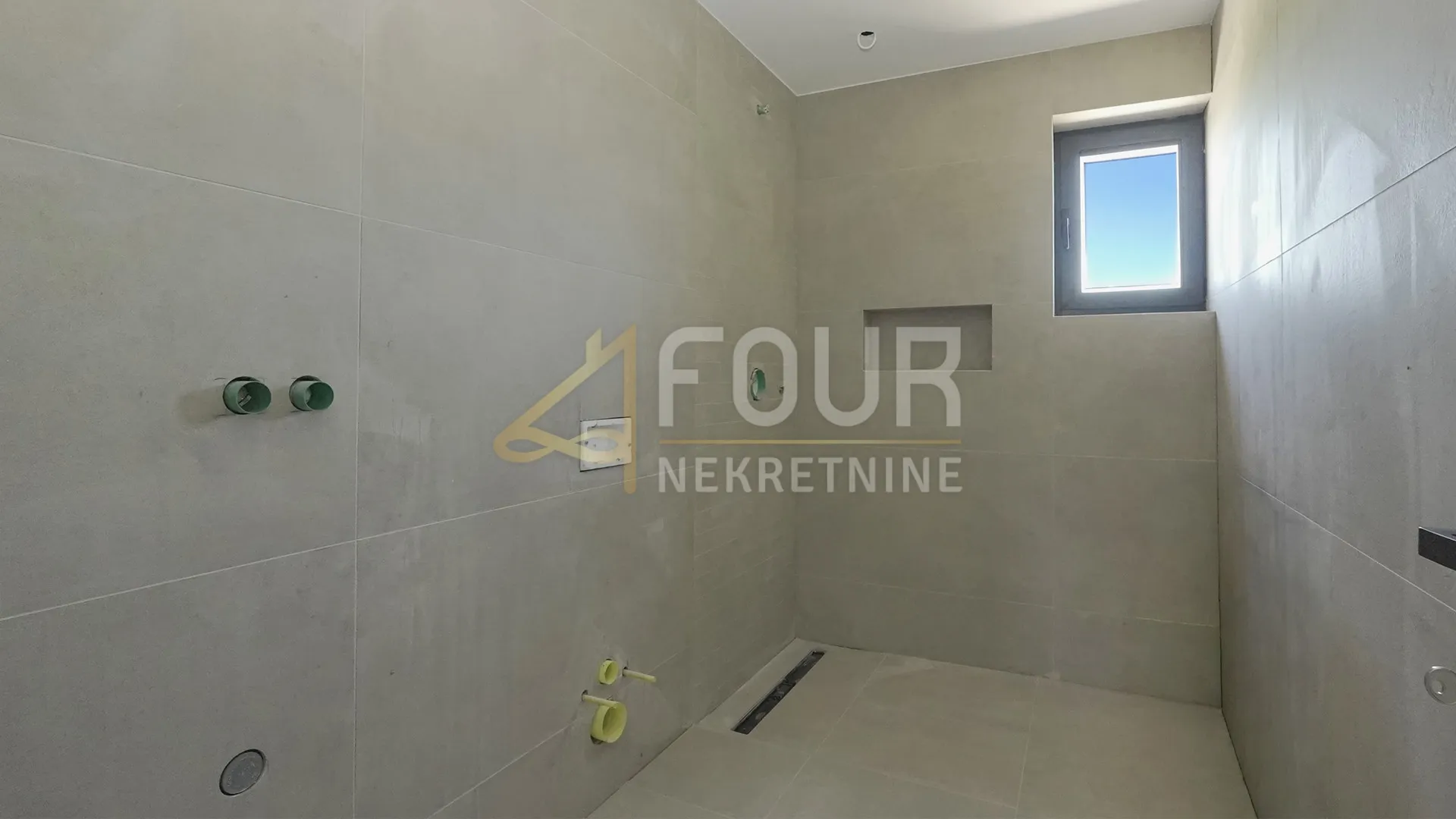 otok krk, vrbnik, novogradnja, 142m2, 3s+db, terasa i 2 balkona - slika 11