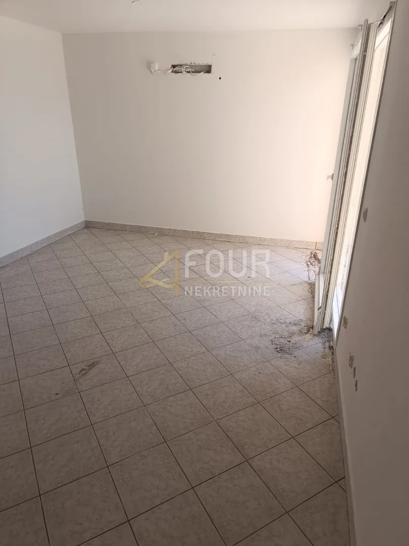 otok krk, njivice, 78.70m2, u naravi 2 stana, terasa, pogled na more - slika 2