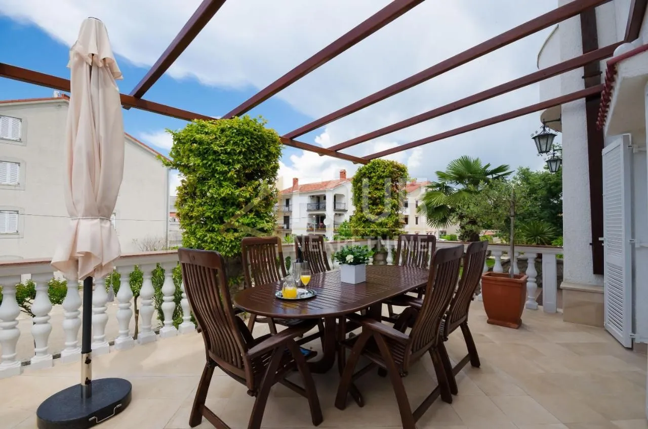 otok krk, malinska, kuća s bazenom i 9 apartmana - slika 8
