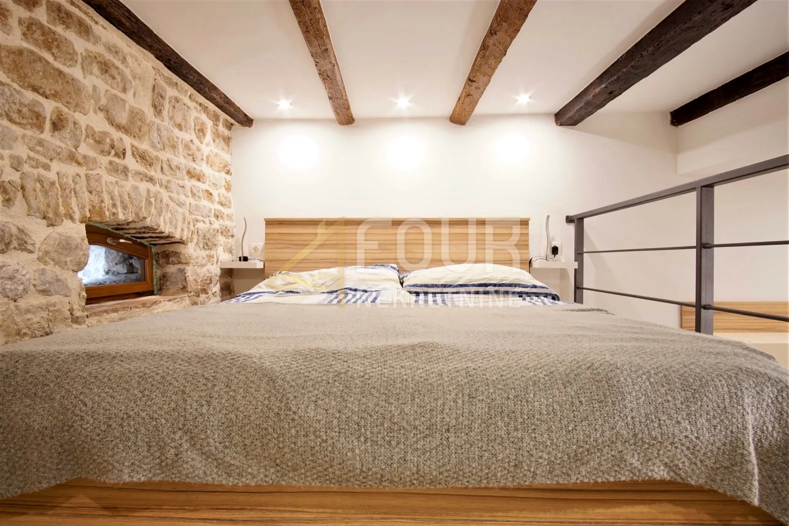 istra, rovinj, 150m od mora, 27m2, u naravi apartman s galerijom - slika 5