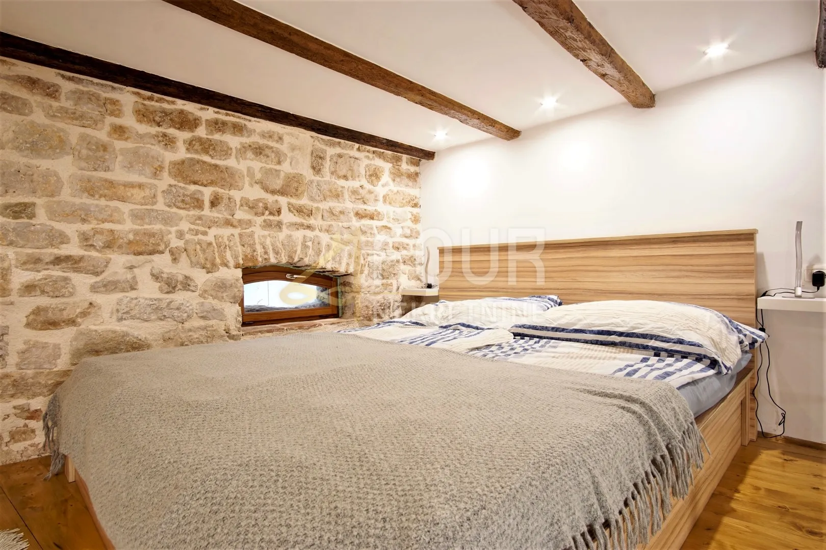 istra, rovinj, 150m od mora, 27m2, u naravi apartman s galerijom - slika 4