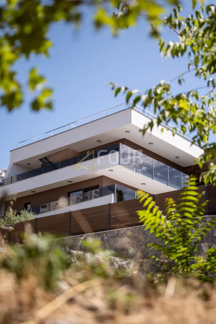 Rijeka, Kantrida, penthouse 3s+db s krovnom terasom, 164.82m2